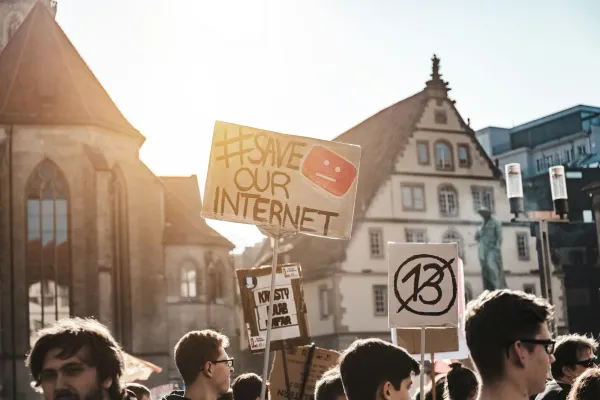 Freiheit im Netz 2026: Was von der offenen Web-Utopie übrig ist
